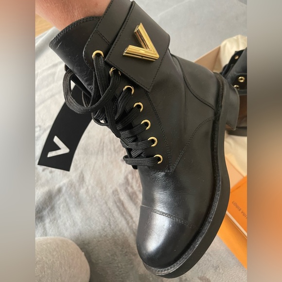 Louis Vuitton boots. Size 36. Black with gold hardware. - Picture 2 of 13